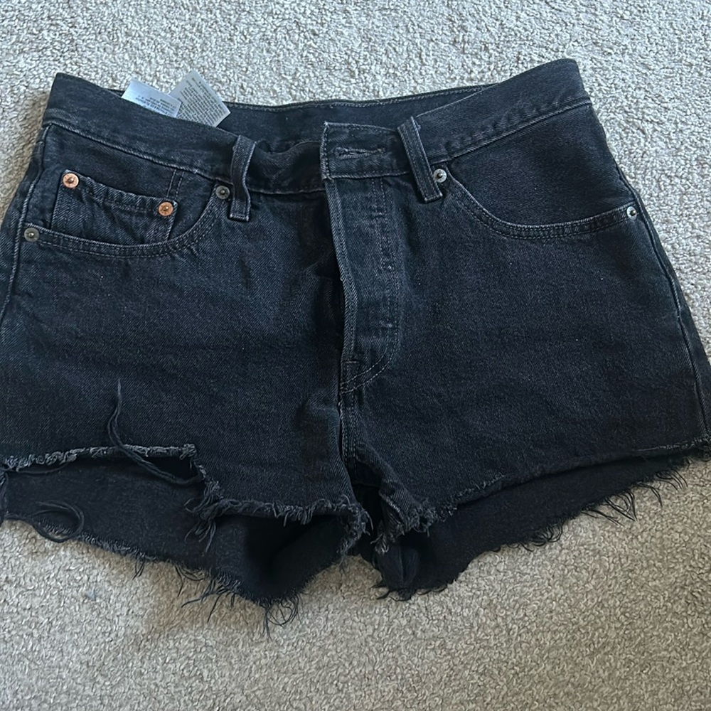 black size 27 levi jean shorts